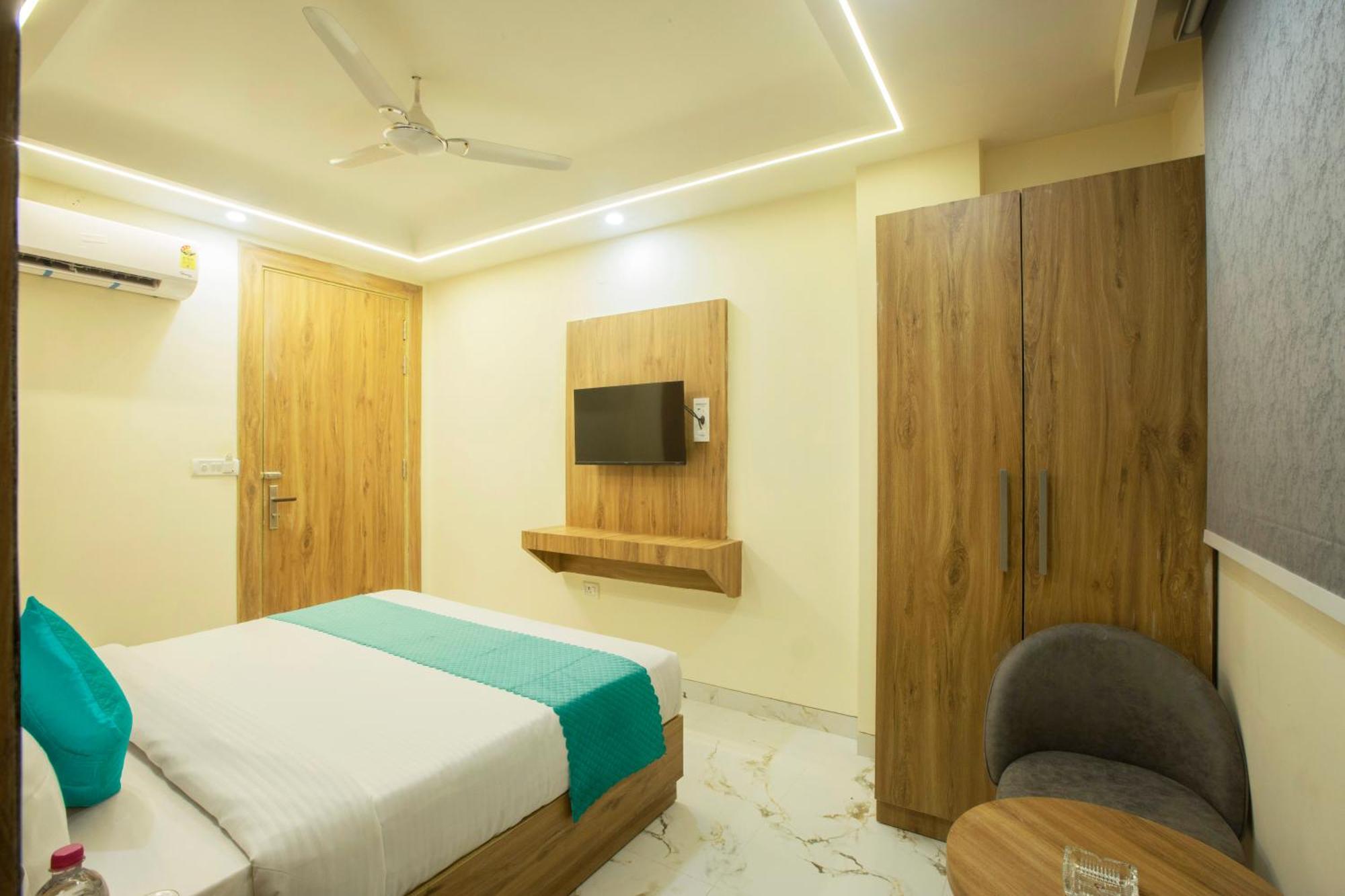 Hotel Luxe Manor Near Delhi Airport 新德里 外观 照片