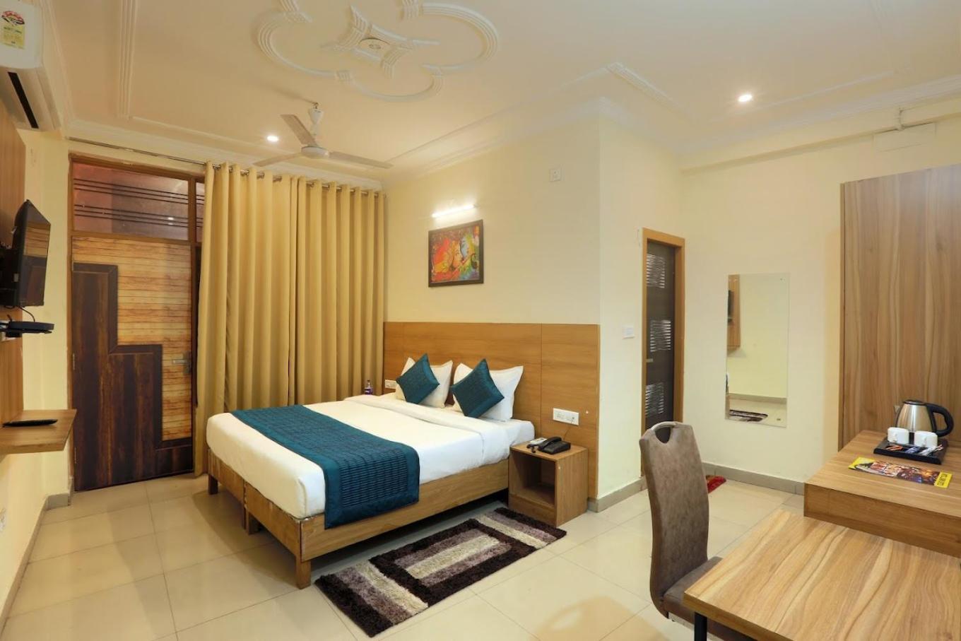 Hotel Luxe Manor Near Delhi Airport 新德里 外观 照片