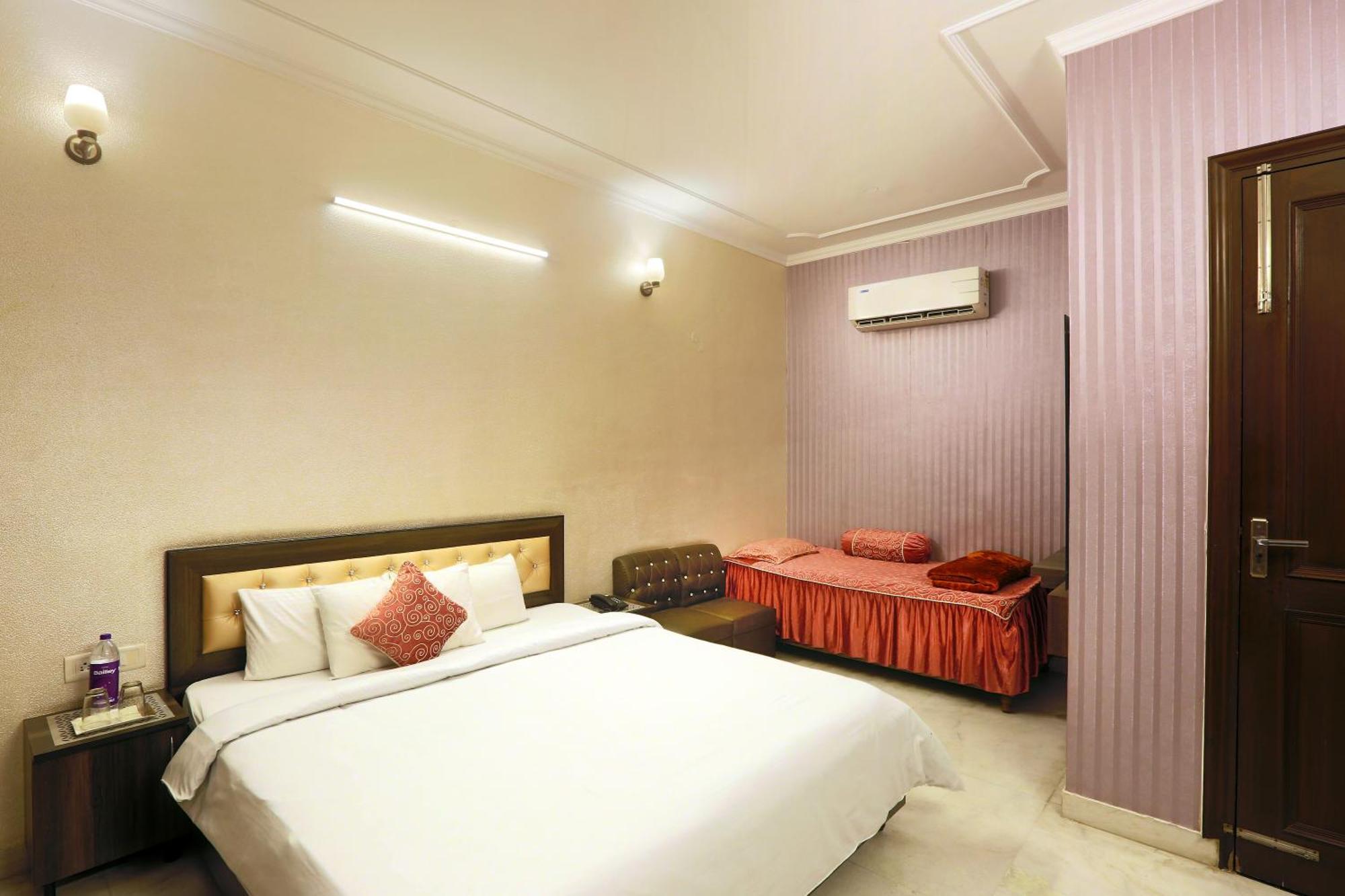 Hotel Luxe Manor Near Delhi Airport 新德里 外观 照片