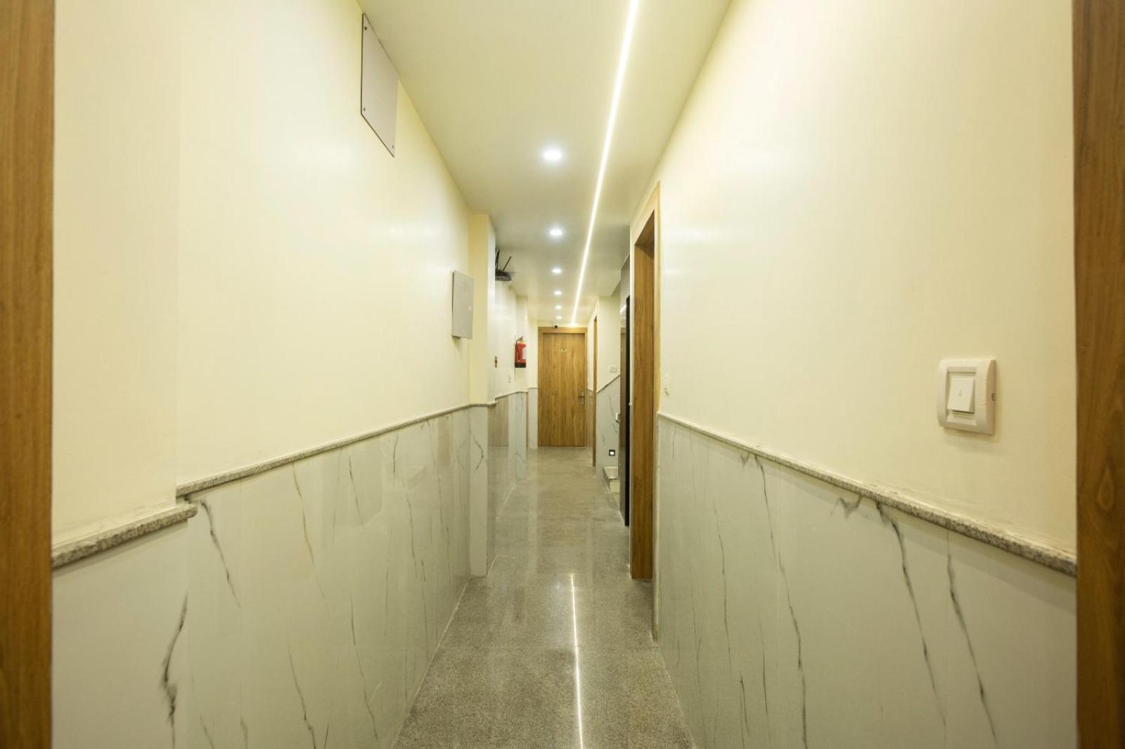 Hotel Luxe Manor Near Delhi Airport 新德里 外观 照片