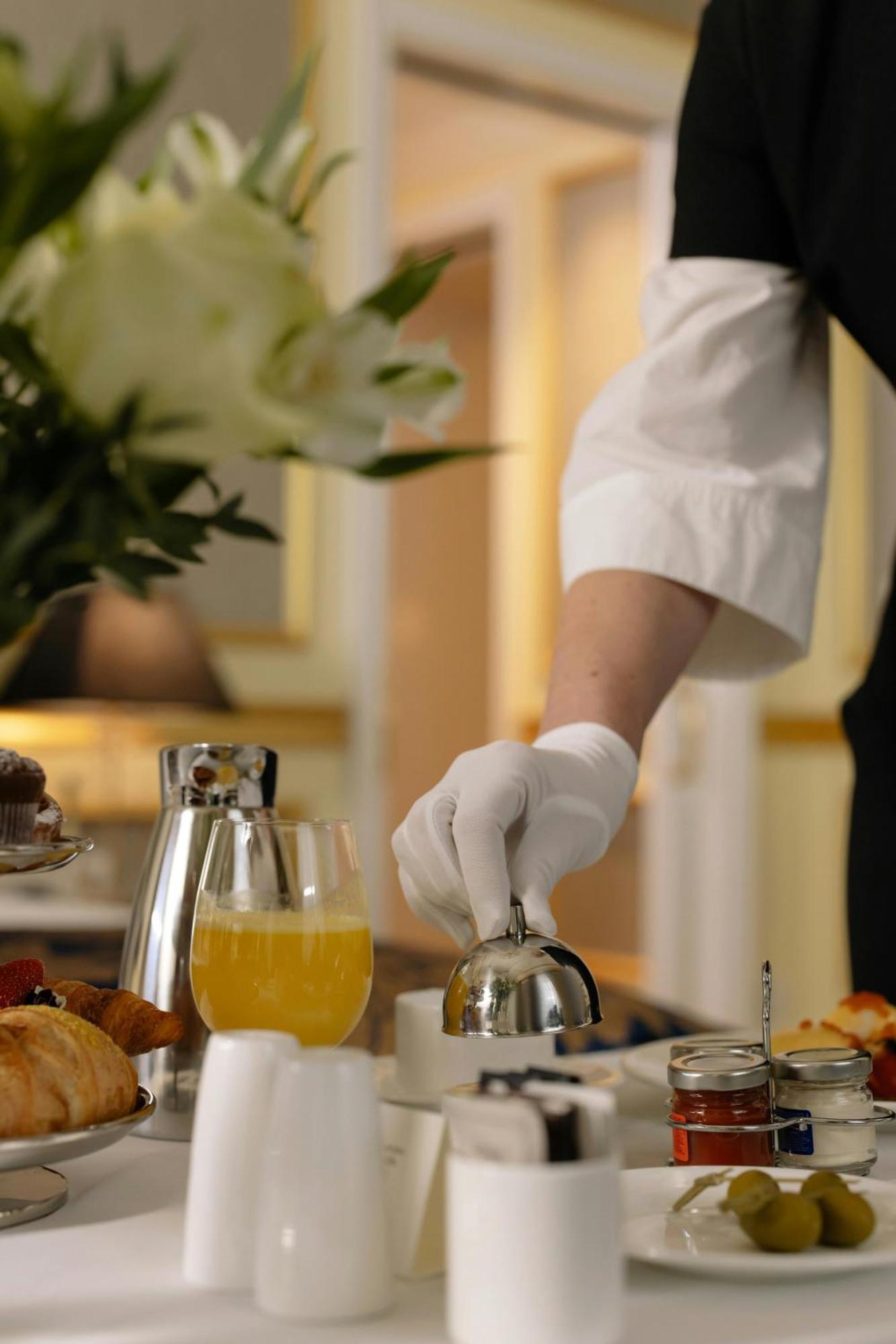 Hotel Luxe Manor Near Delhi Airport 新德里 外观 照片