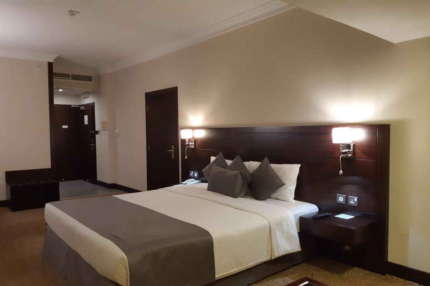 Hotel Luxe Manor Near Delhi Airport 新德里 外观 照片