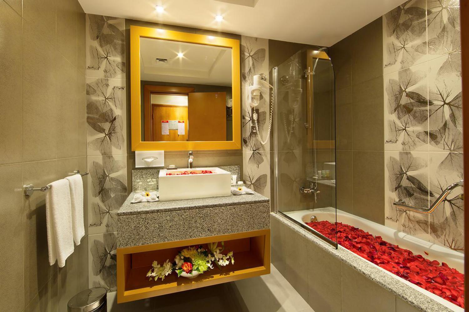 Hotel Luxe Manor Near Delhi Airport 新德里 外观 照片